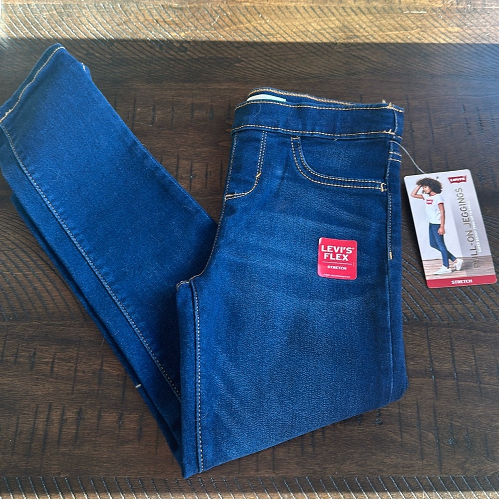 Levi’s. Pull on jeggings. Stretch. Brand new! Size 8 regular.